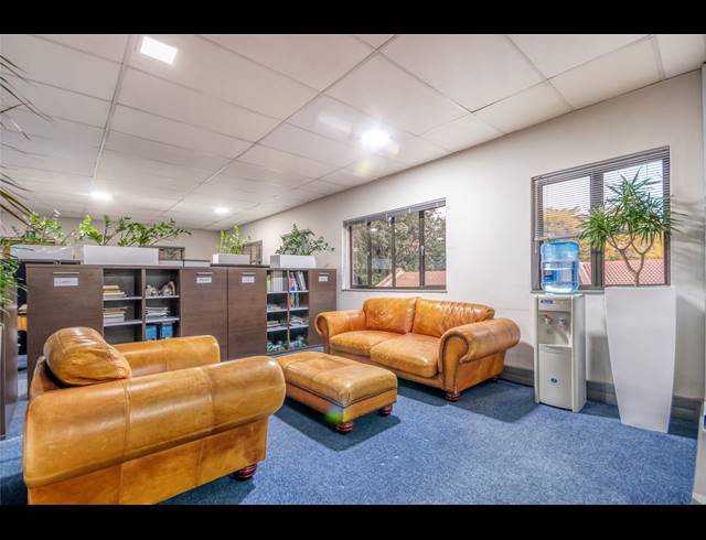 625M² OFFICE FOR SALE IN PARKTOWN